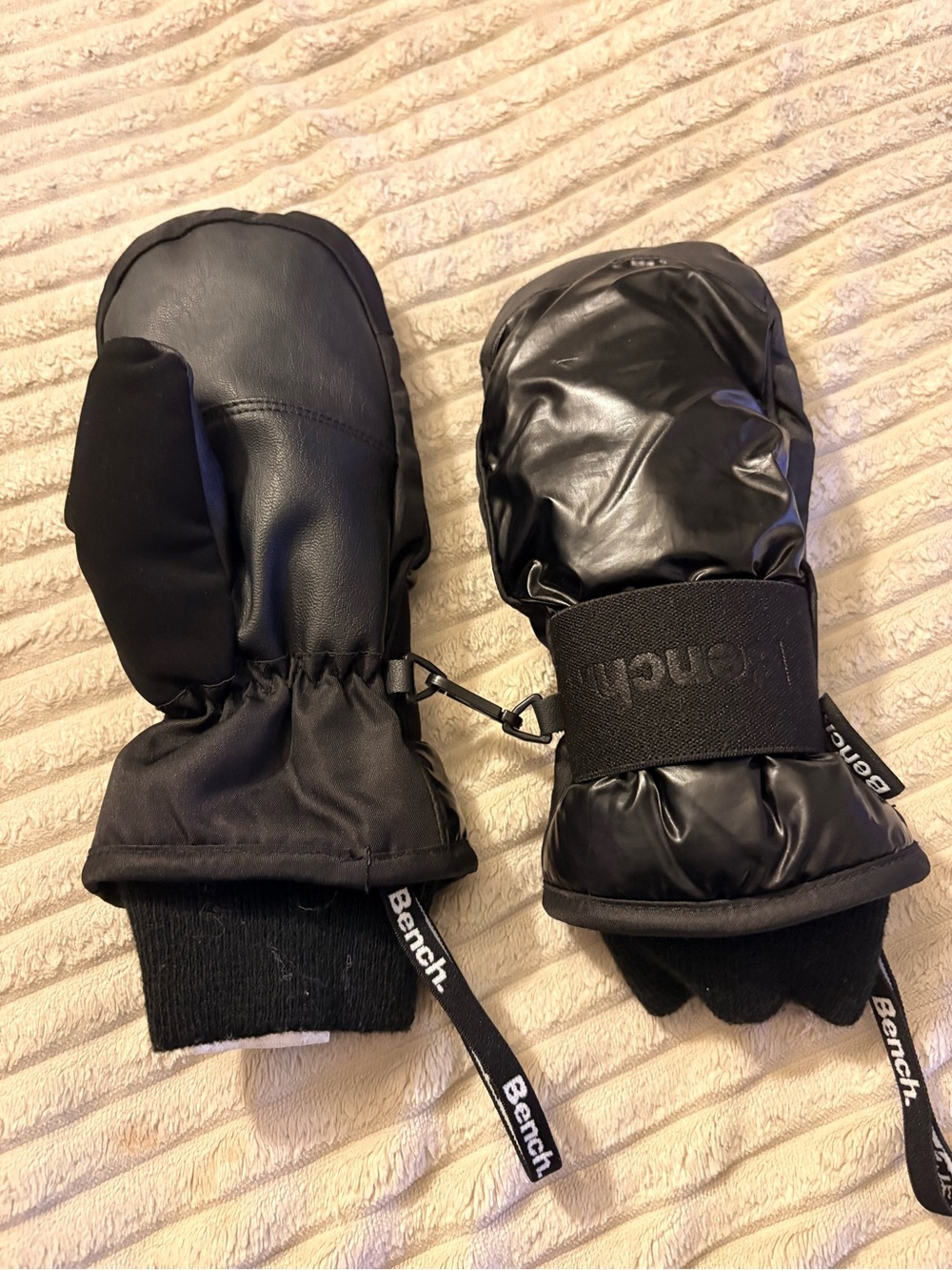 Bench. Black Puffer Winter Mittens – S/M